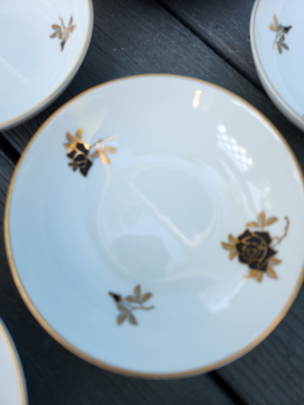 Fukagawa Arita Tea Cups Set with Gold Rose Motif - Picture 14 of 16